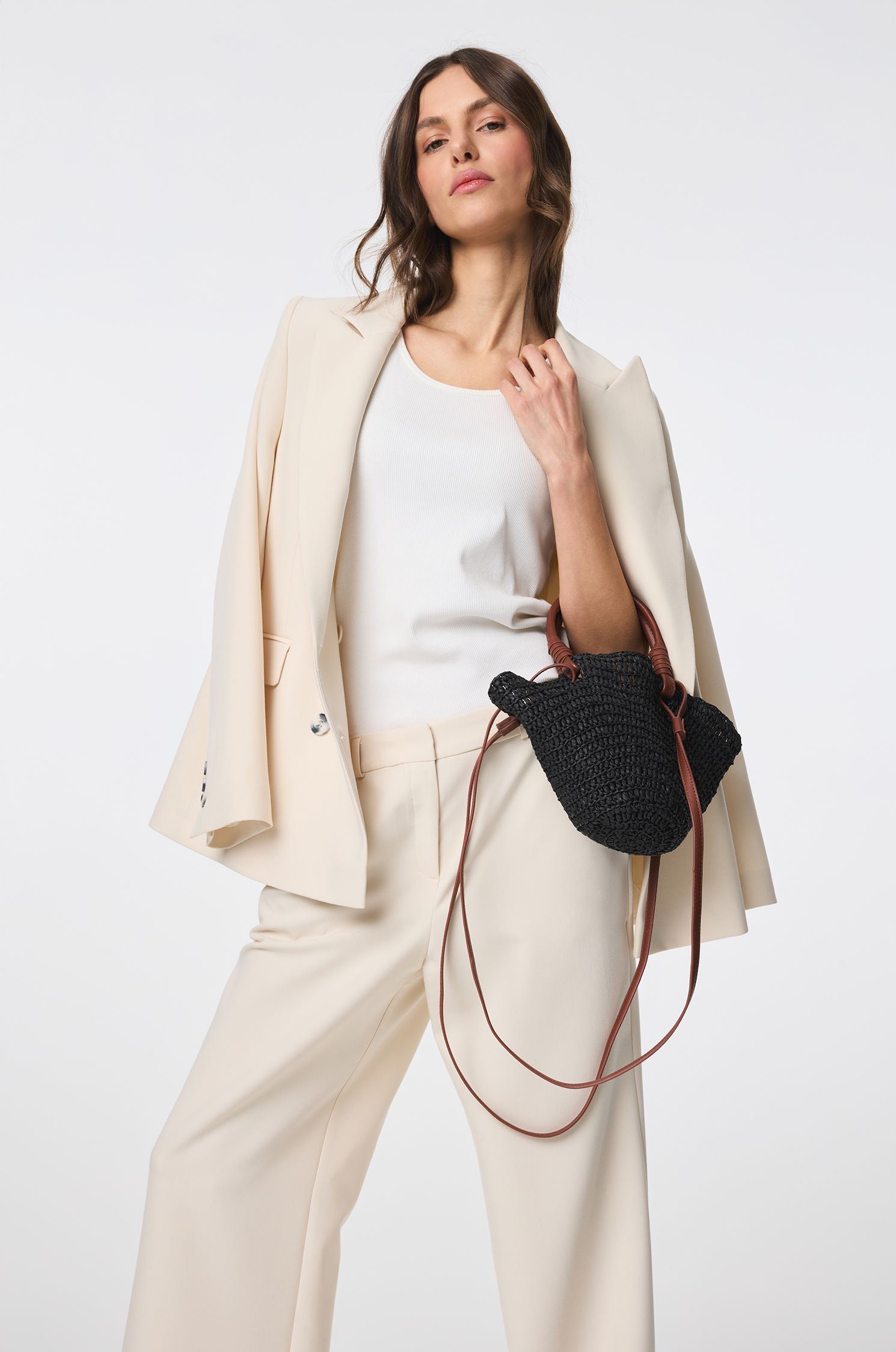 Beżowe spodnie z lekko rozszerzaną nogawką Solar Obraz 3