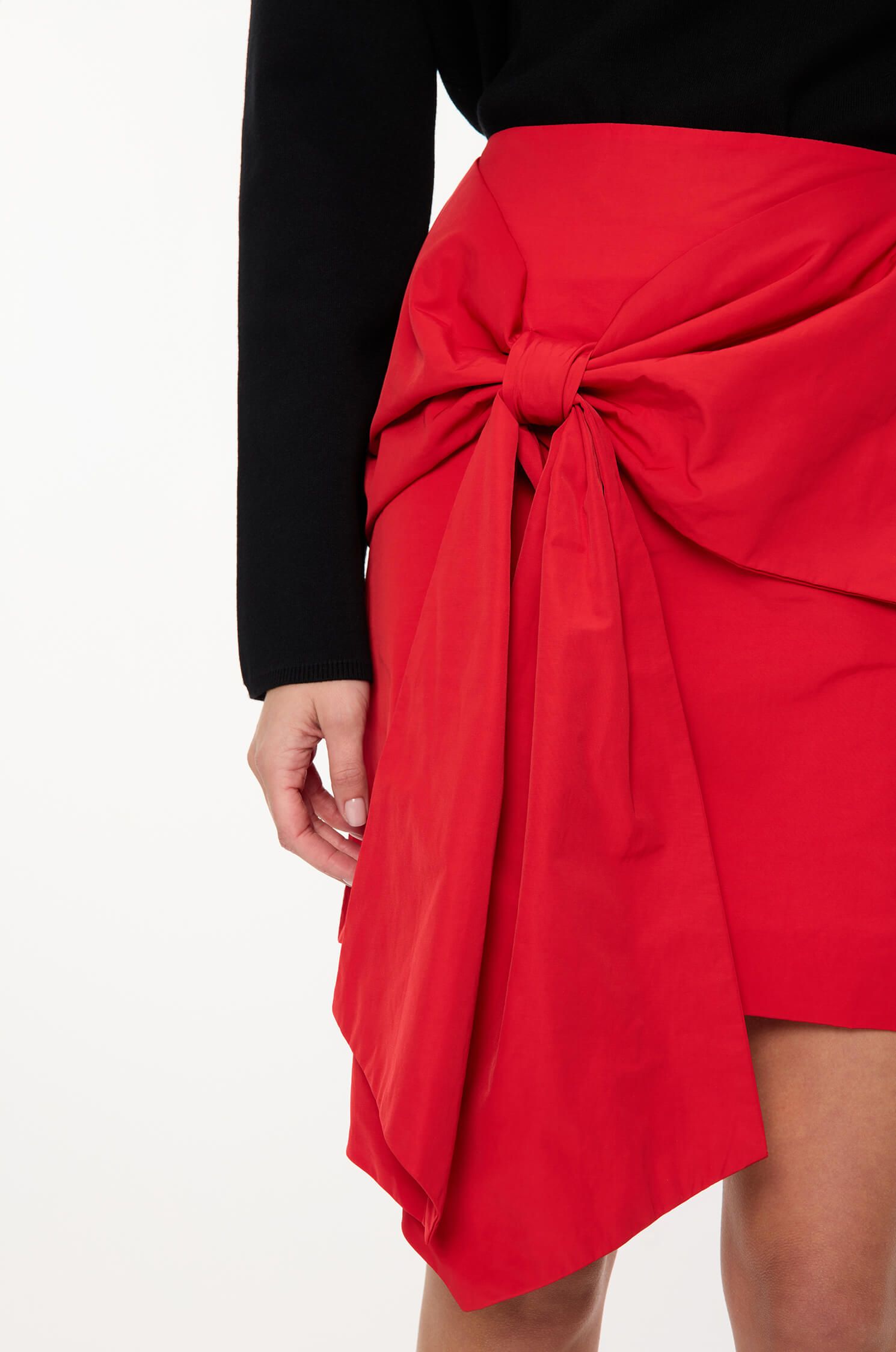 Czerwona spódnica z kokardą Solar Obraz 3