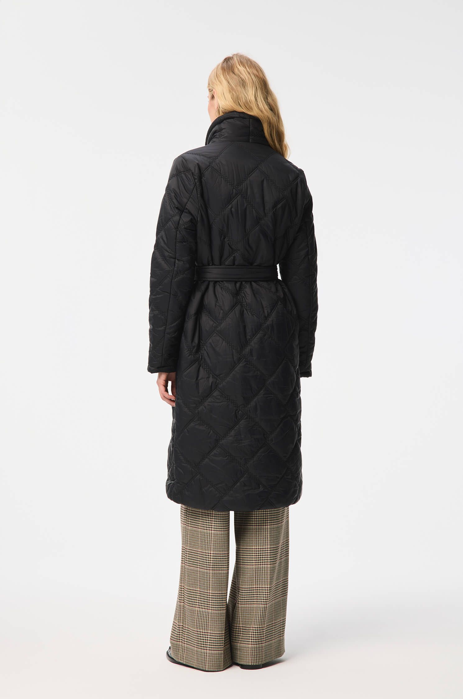 Pikowany płaszcz wiązany w pasie Solar Obraz 3