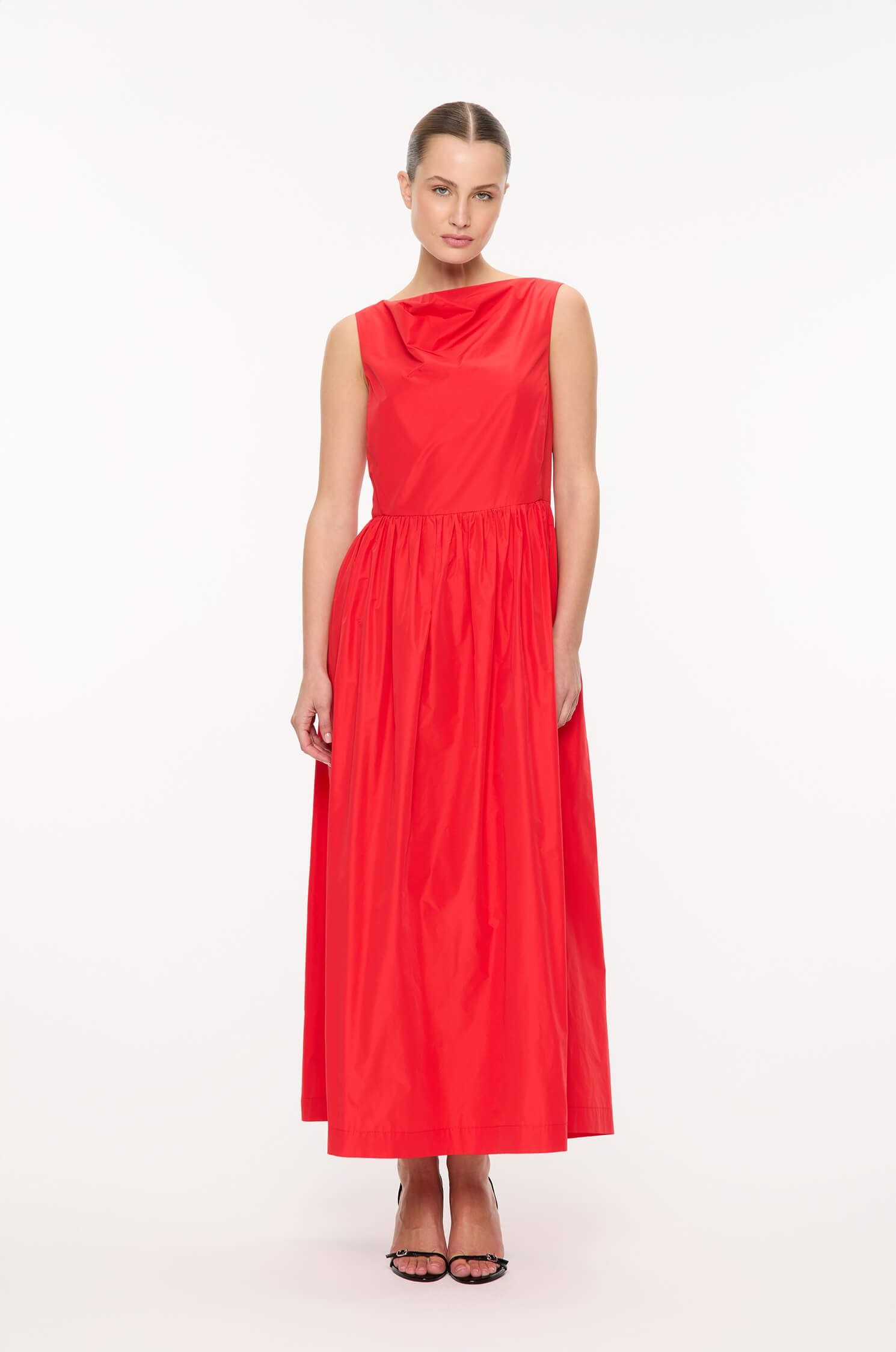 Czerwona sukienka z efektownym wycięciem z tyłu Solar Obraz 5