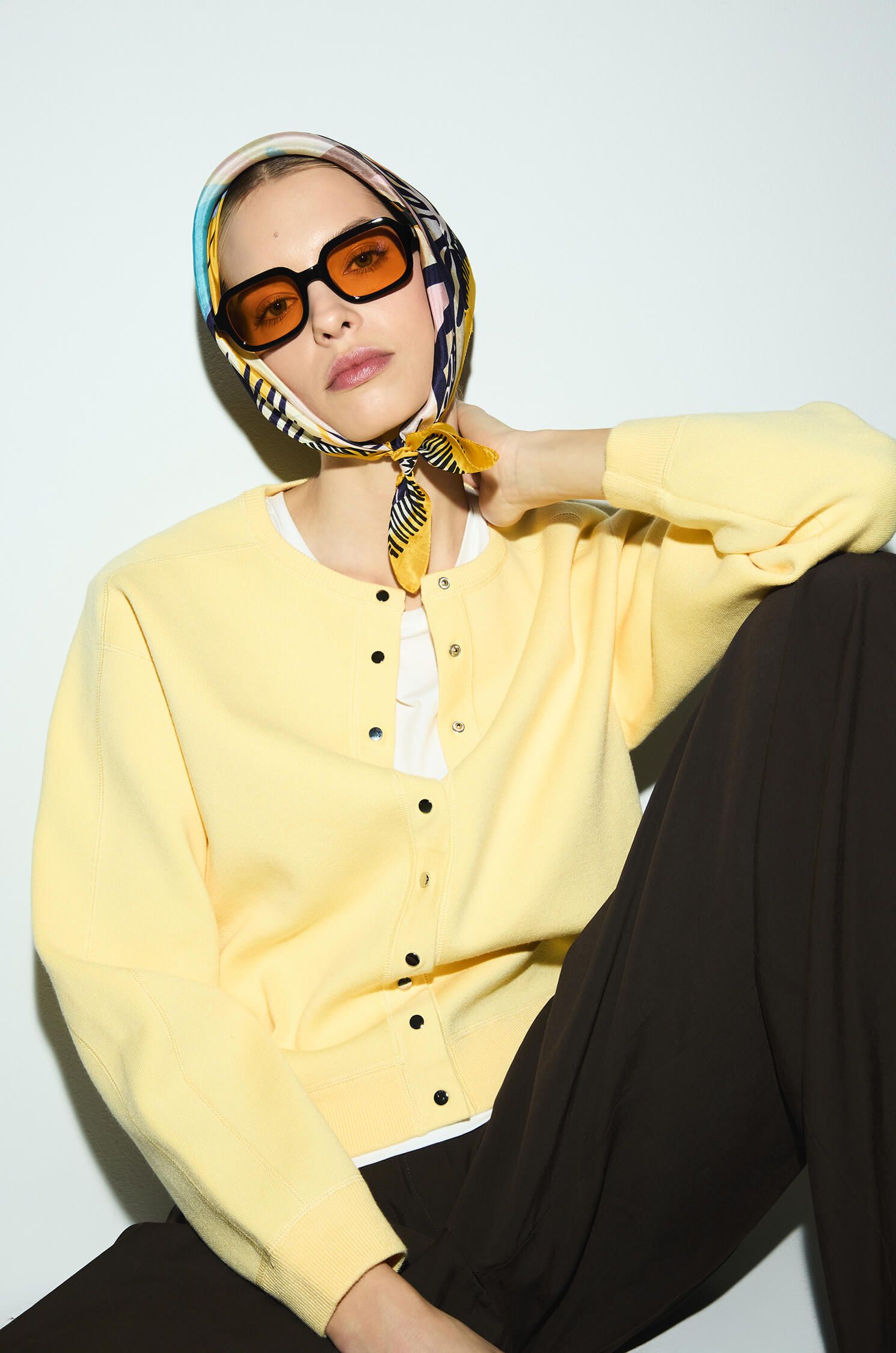 Jedwabna apaszka z letnim pejzażem Solar Obraz 1