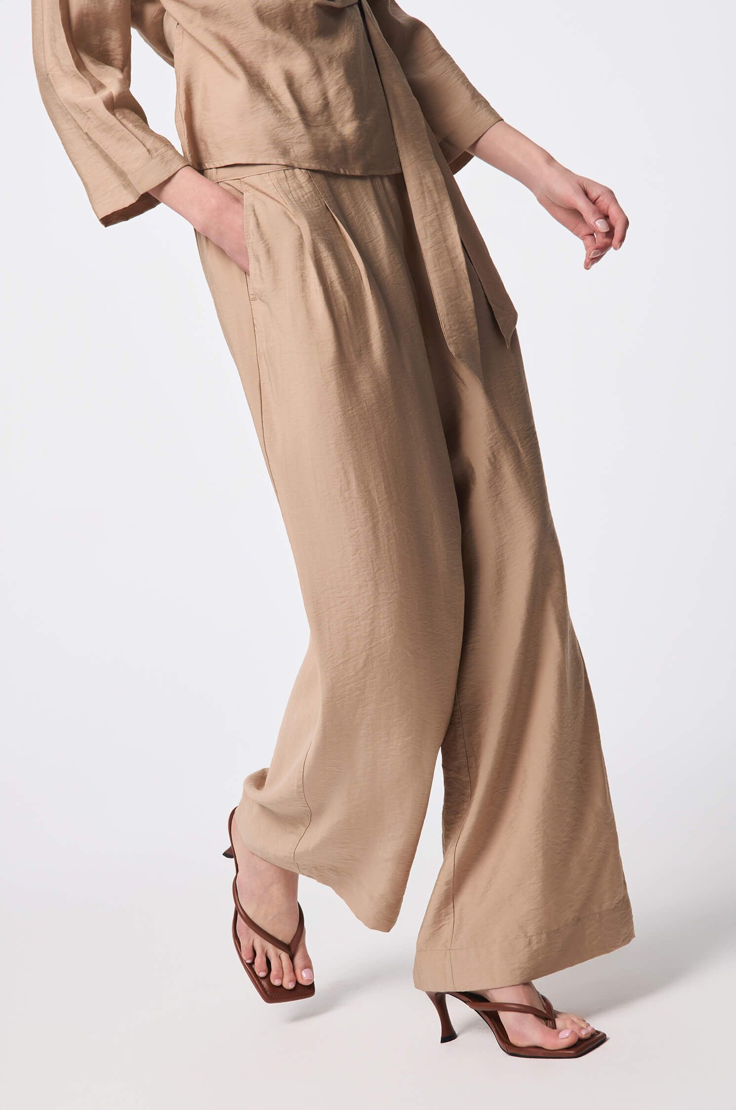 Beżowe spodnie z prostą nogawką Solar Obraz 1
