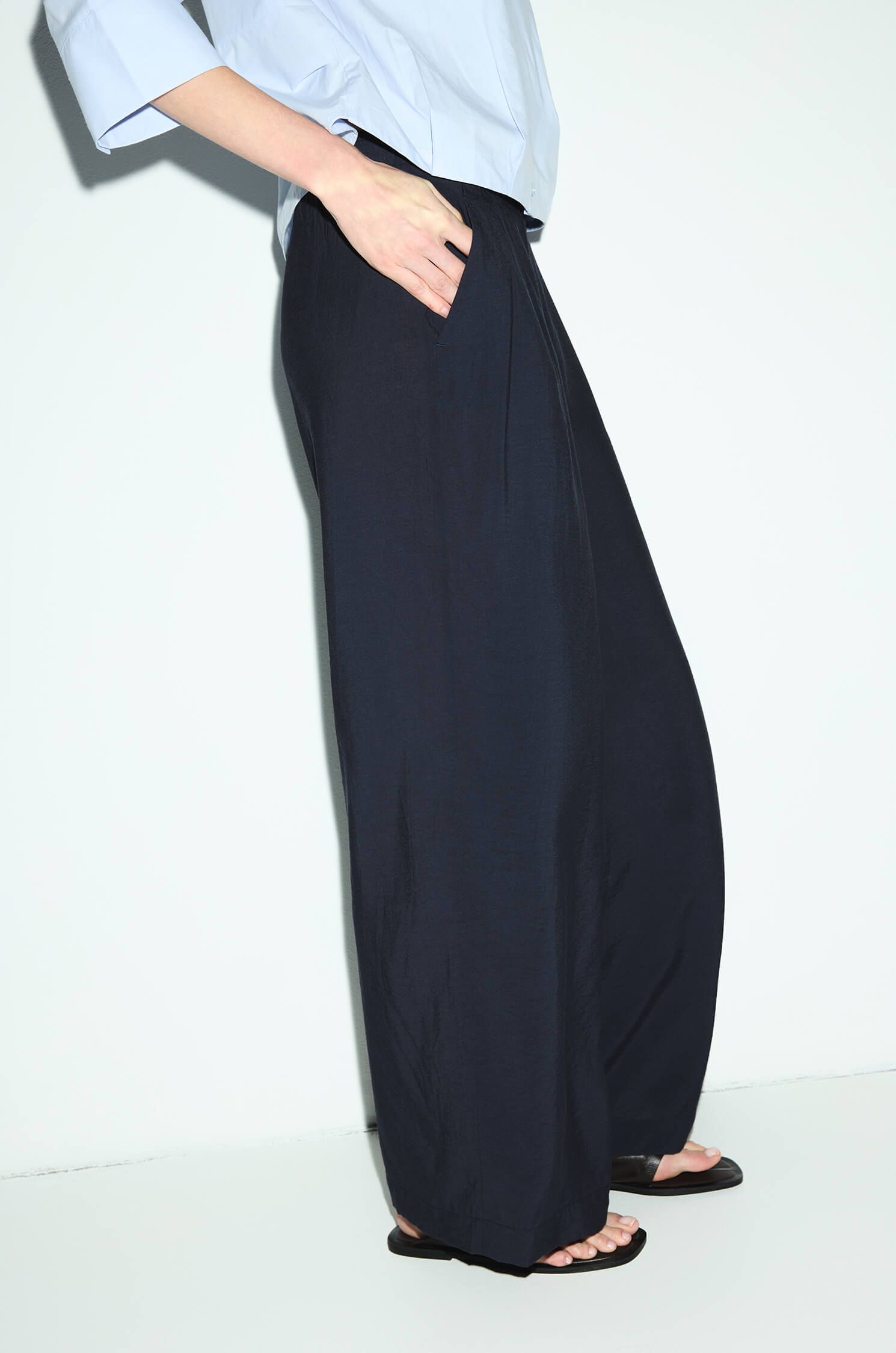 Spodnie wide leg z wiskozą Solar Obraz 2