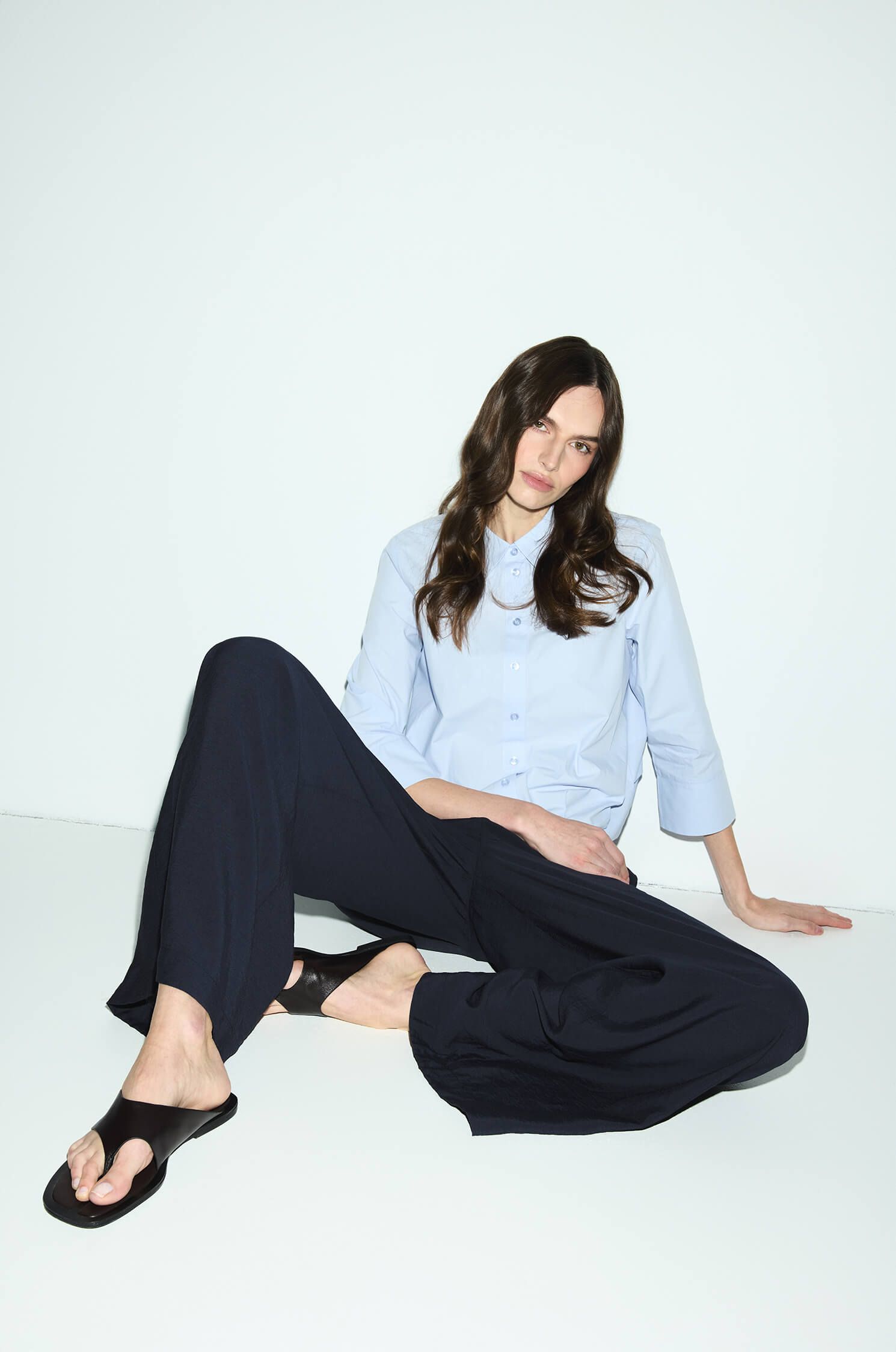 Spodnie wide leg z wiskozą Solar Obraz 3