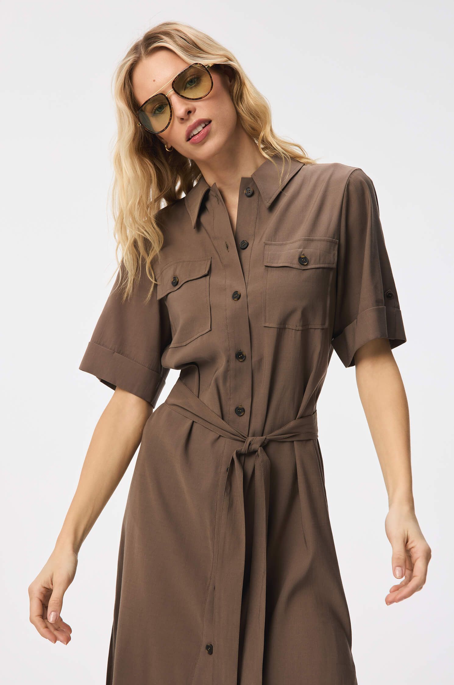 Sukienka koszulowa z wiązaniem w talii Solar Obraz 2