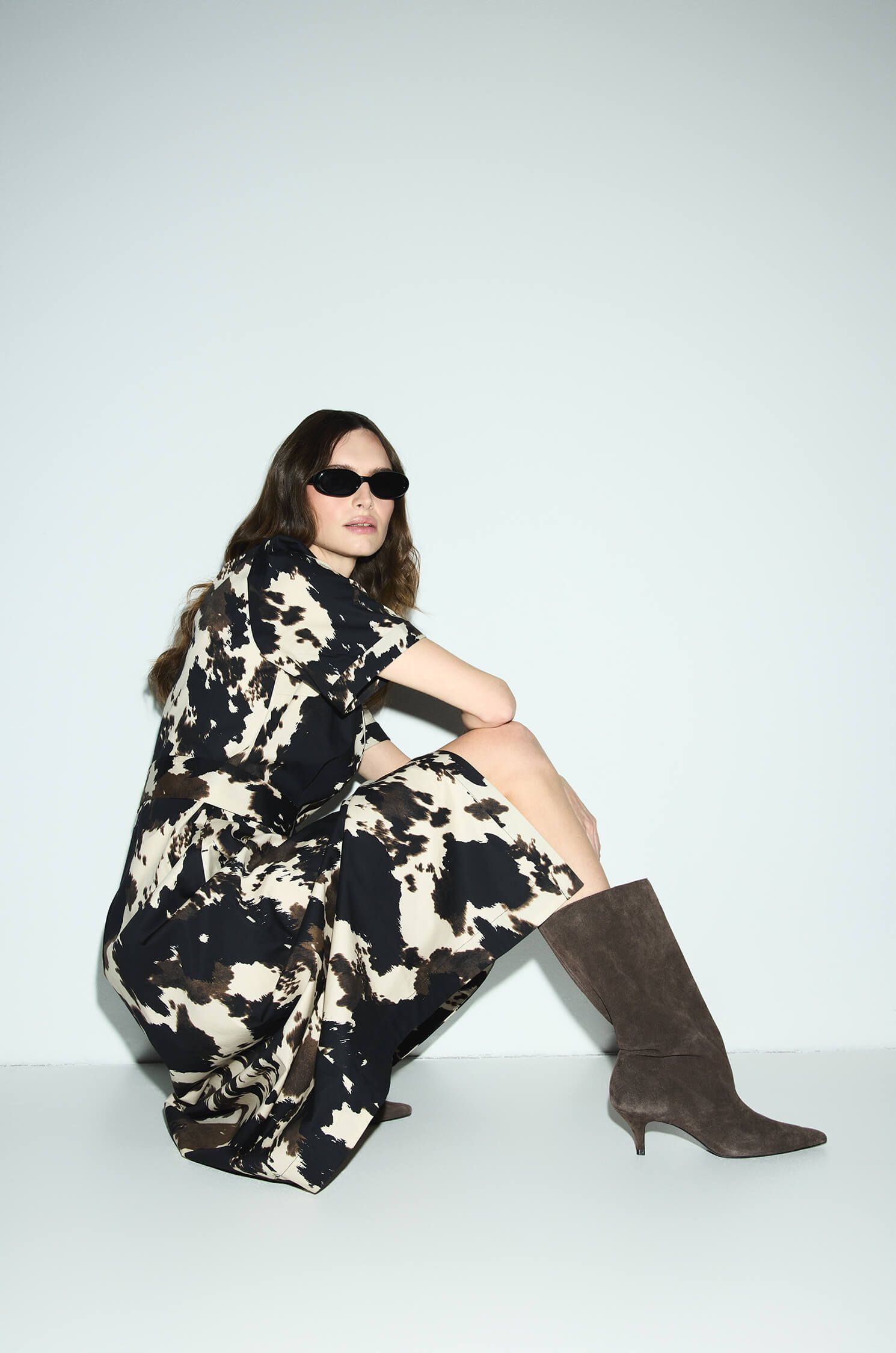 Sukienka midi ze zwierzęcym wzorem Solar Obraz 2