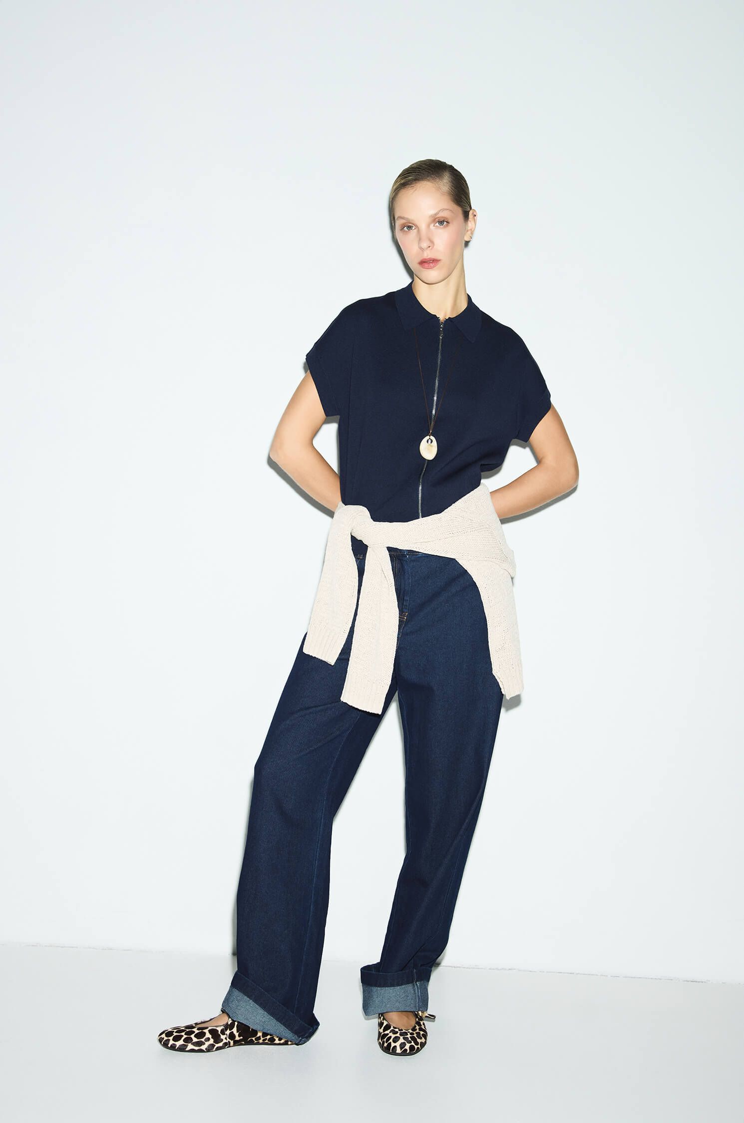 Dzianinowa bluzka z kołnierzykiem zapinana na zame Solar Obraz 1