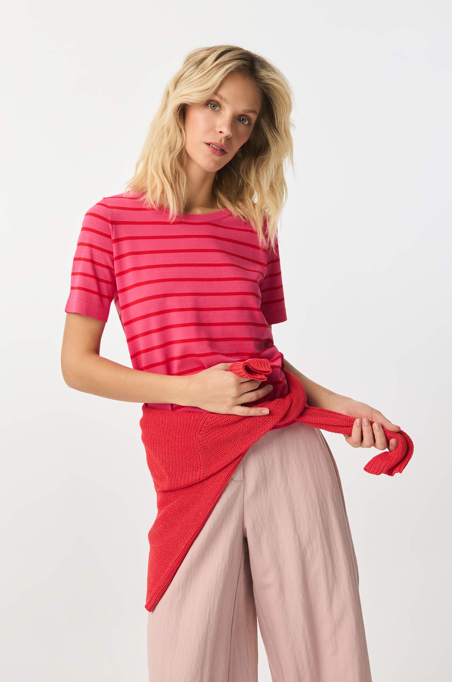 Różowa bluzka w poziome pasy Solar Obraz 3