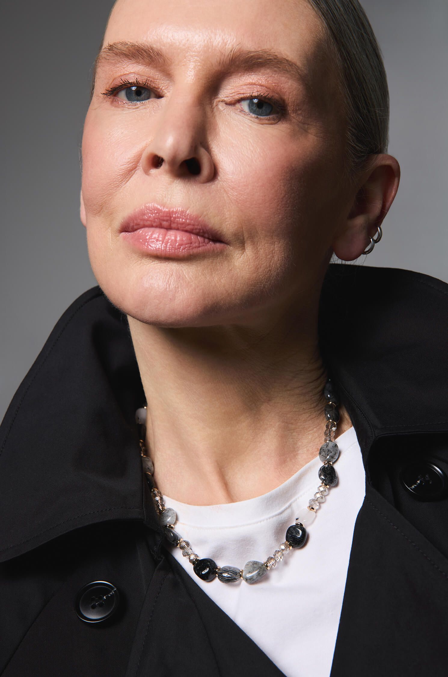 Naszyjnik w odcieniach czerni i szarości Solar Obraz 2