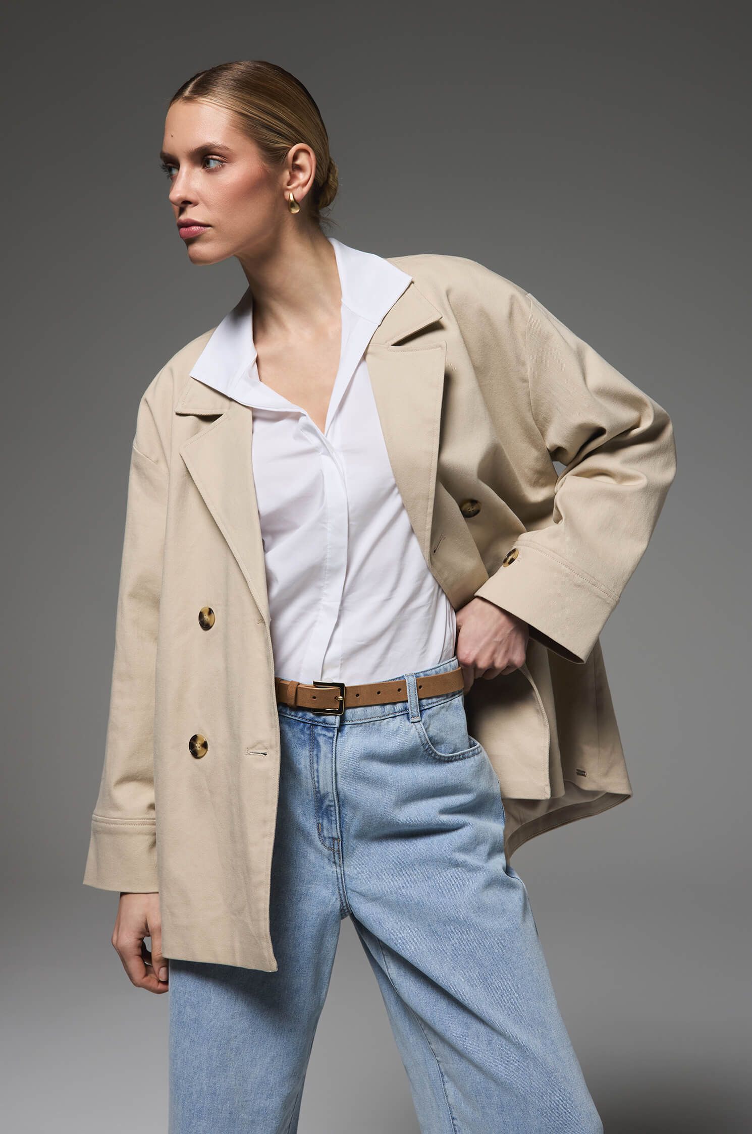 Beżowy płaszcz z dwurzędowym zapięciem Solar Obraz 1