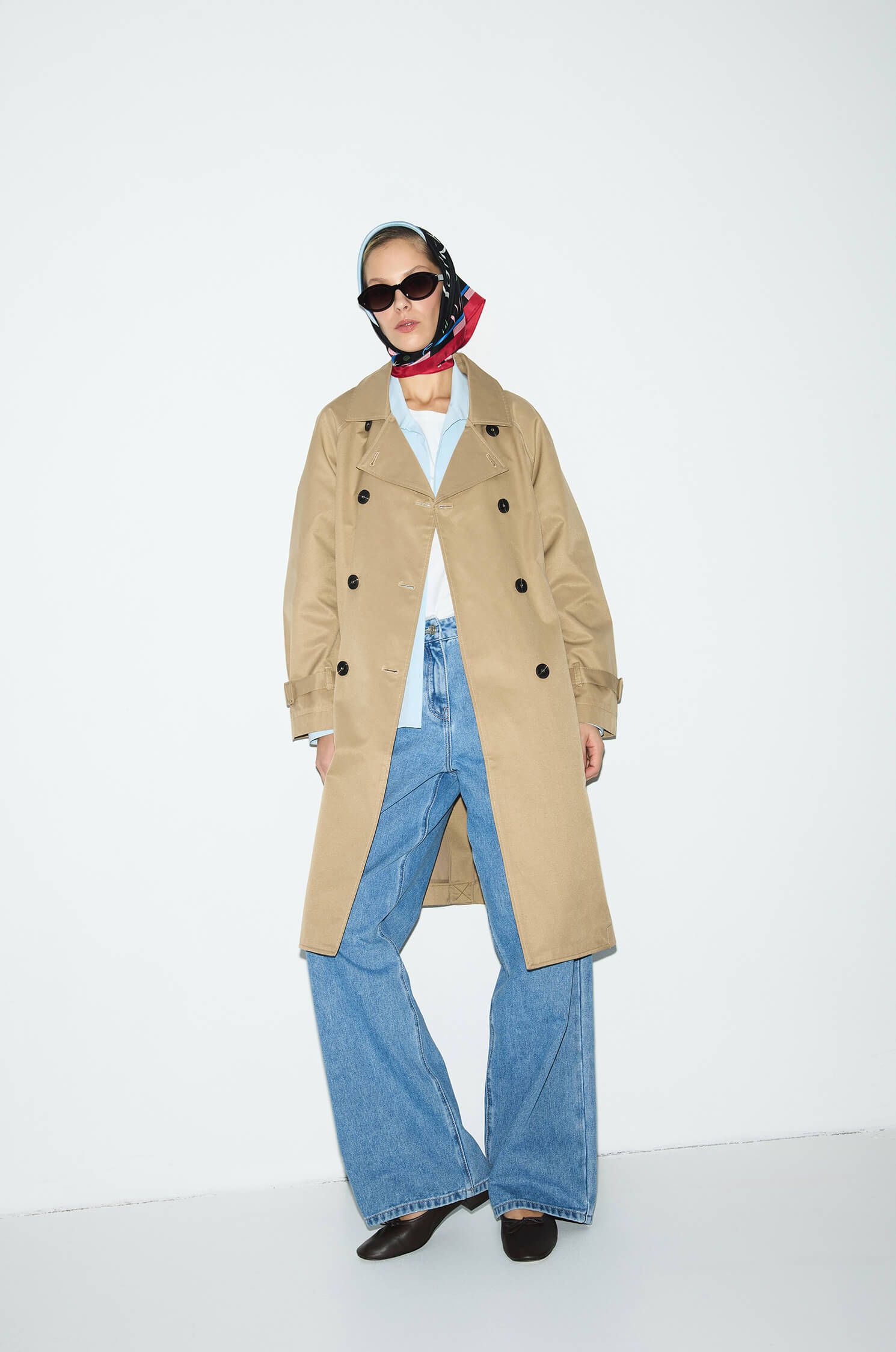 Beżowy trencz z dwurzędowym zapięciem Solar Obraz 1