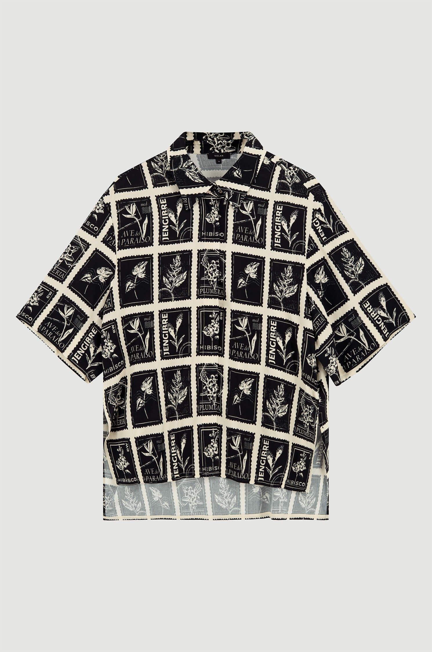 Wiskozowa bluzka z motywem znaczków Solar Obraz 4