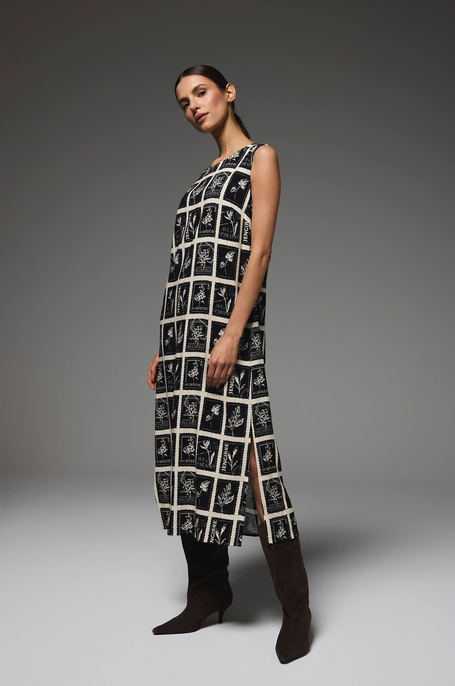 Wiskozowa sukienka z motywem znaczków Solar Obraz 2