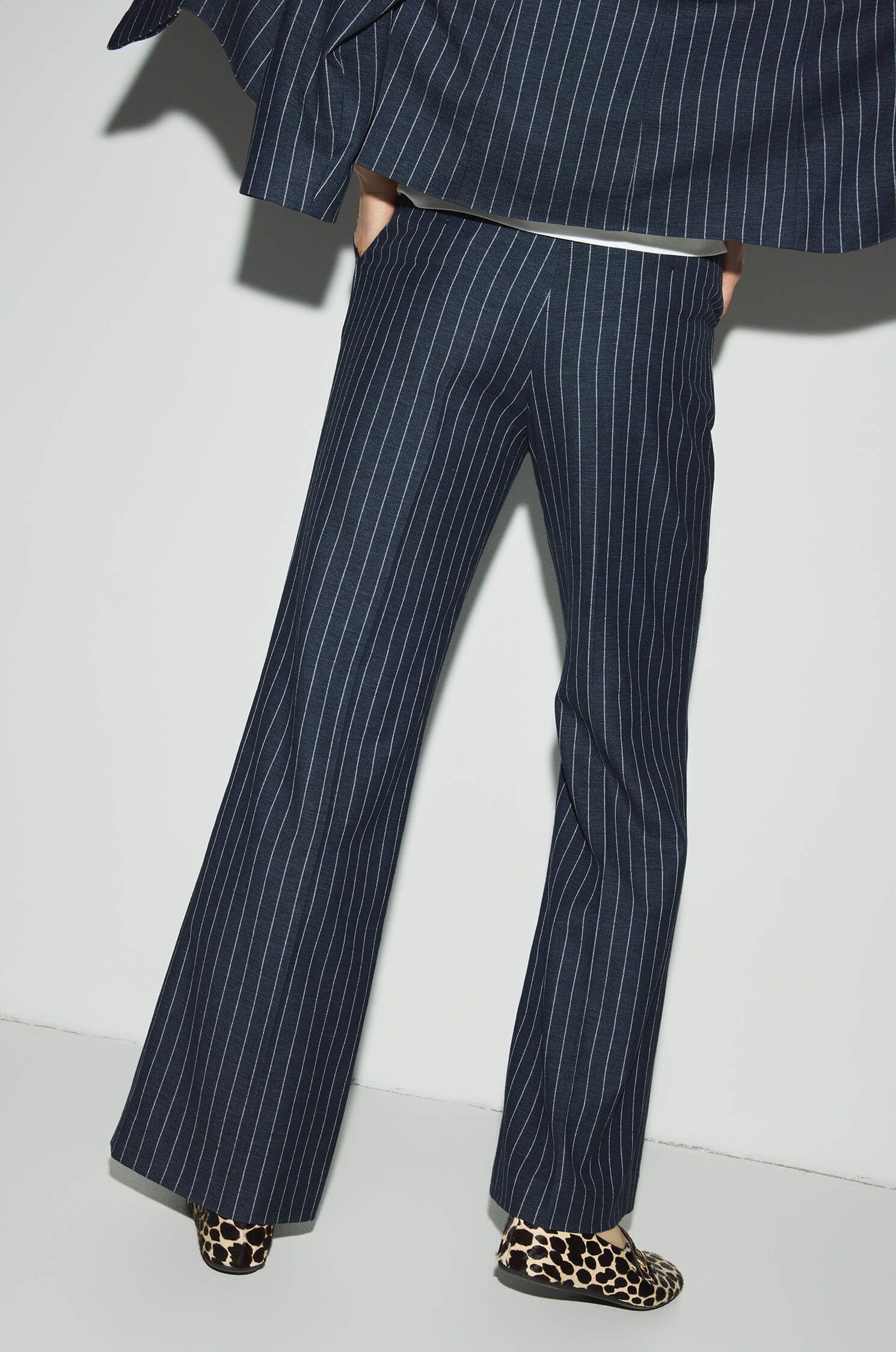 Granatowe spodnie w prążek Solar Obraz 3