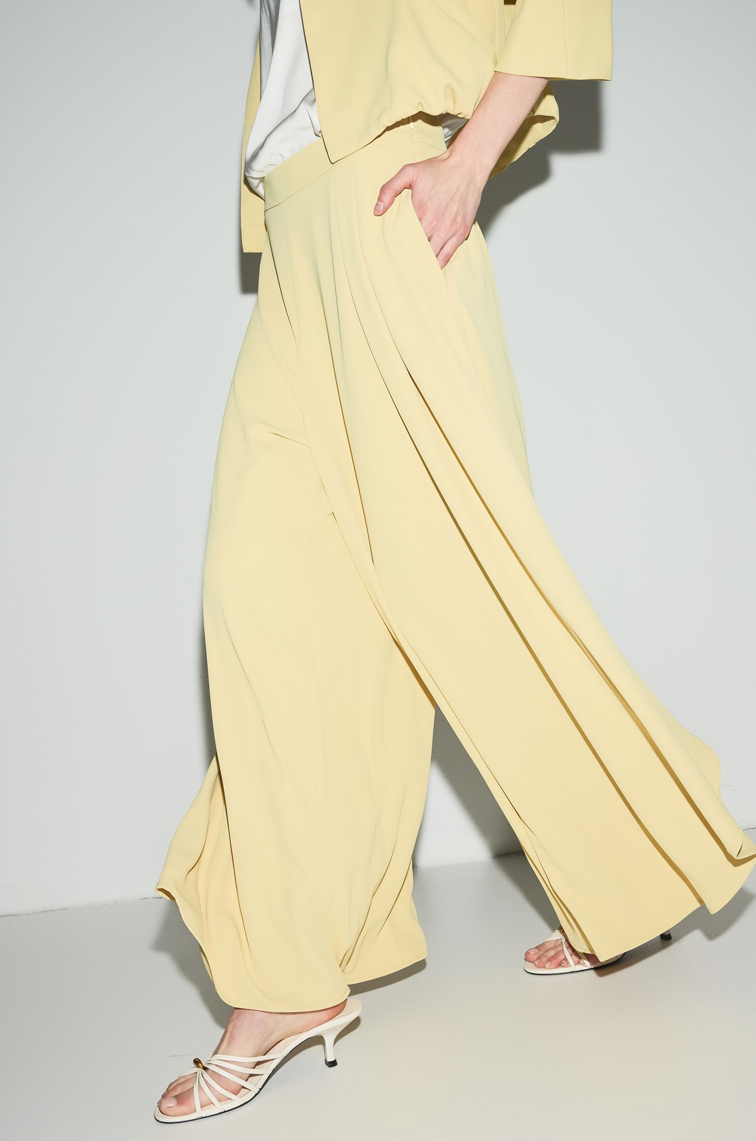 Jasnożółte spodnie wide leg Solar Obraz 3