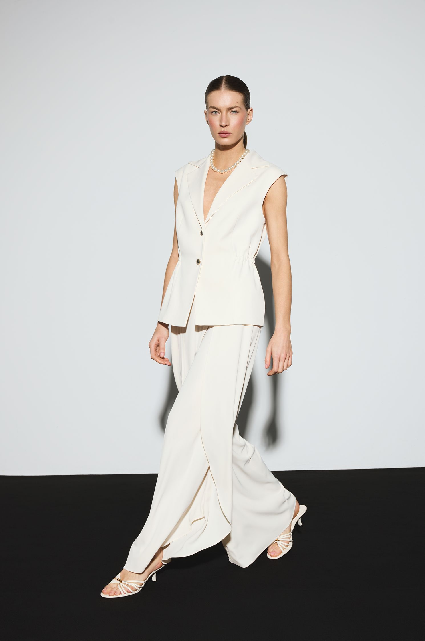 Taliowana kamizelka zapinana na guziki Solar Obraz 1