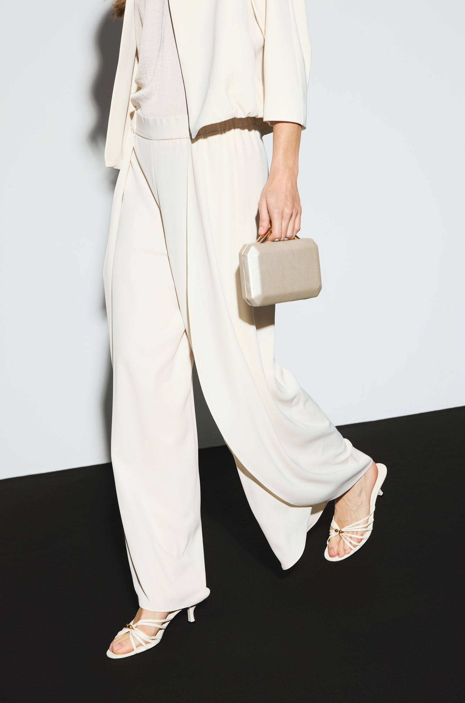 Spódnico-spodnie w kolorze ecru Solar Obraz 2