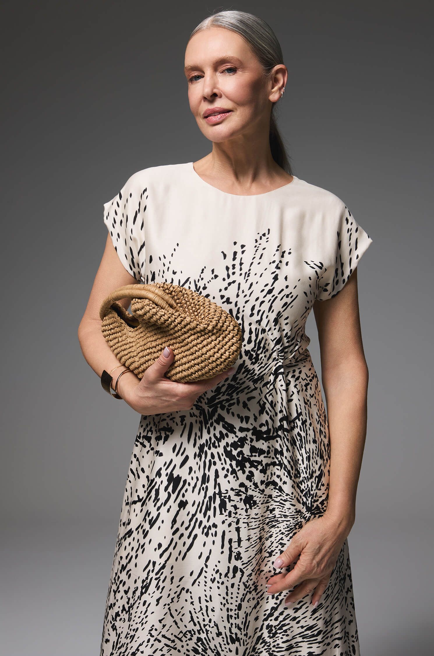 Satynowa sukienka z printem z wiskozy Solar Obraz 2