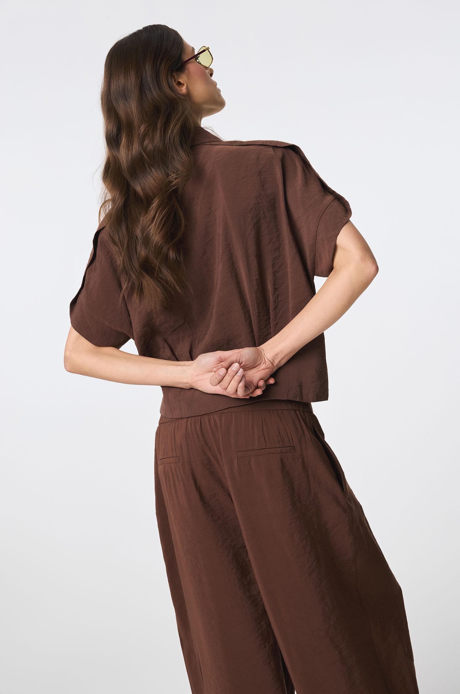 Brązowe spodnie balloon fit Solar Obraz 3