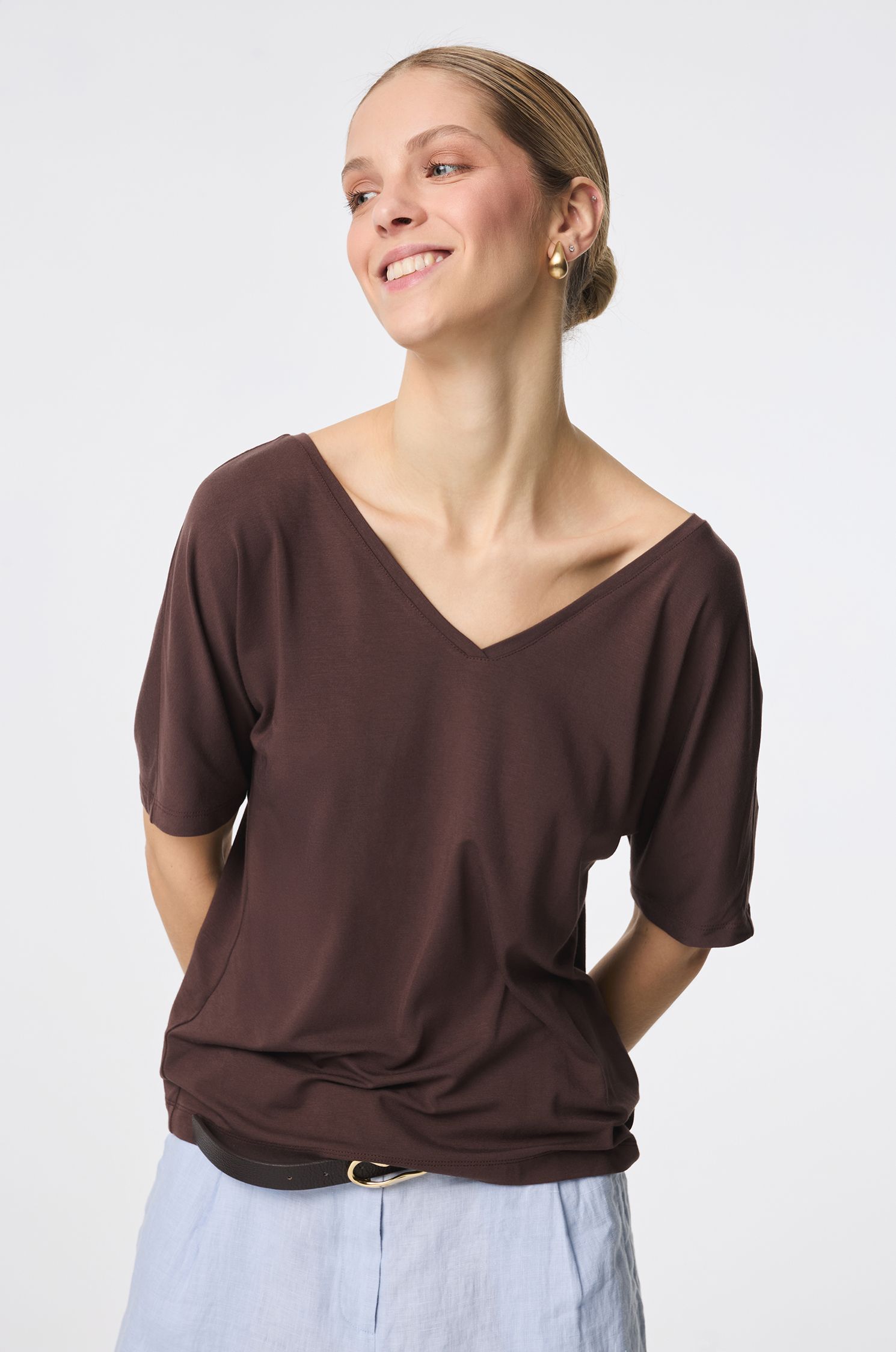 Brązowa bluzka z wiskozy Solar Obraz 2