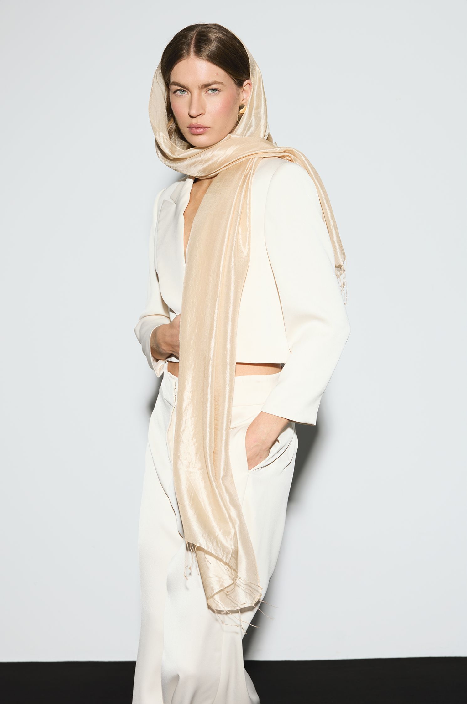 Beżowa marynarka o krótkim fasonie Solar Obraz 2