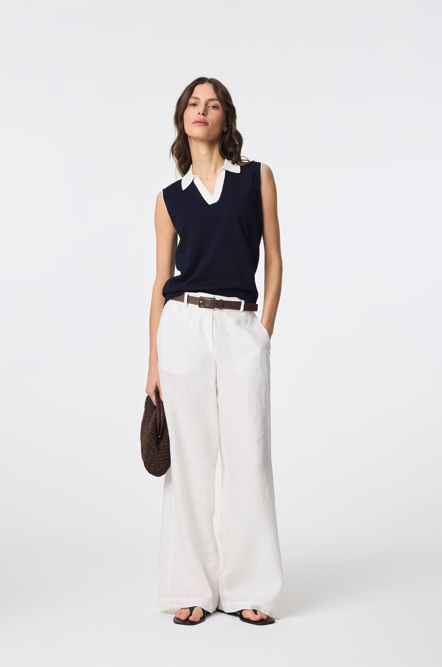 Dzianinowy top z kontrastującym dekoltem Solar Obraz 3