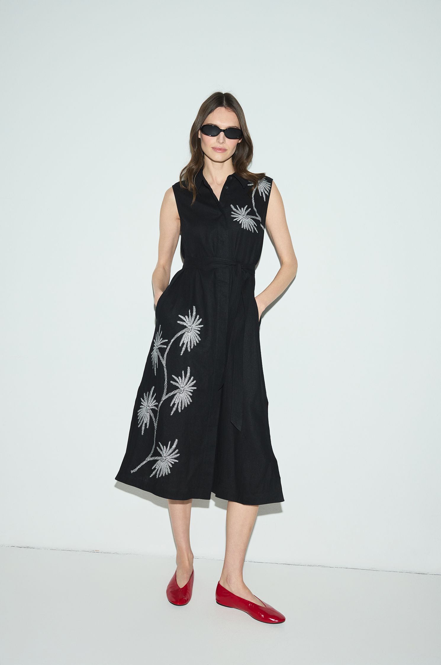 Sukienka z lnu i wiskozy z haftem roślinnym Solar Obraz 2