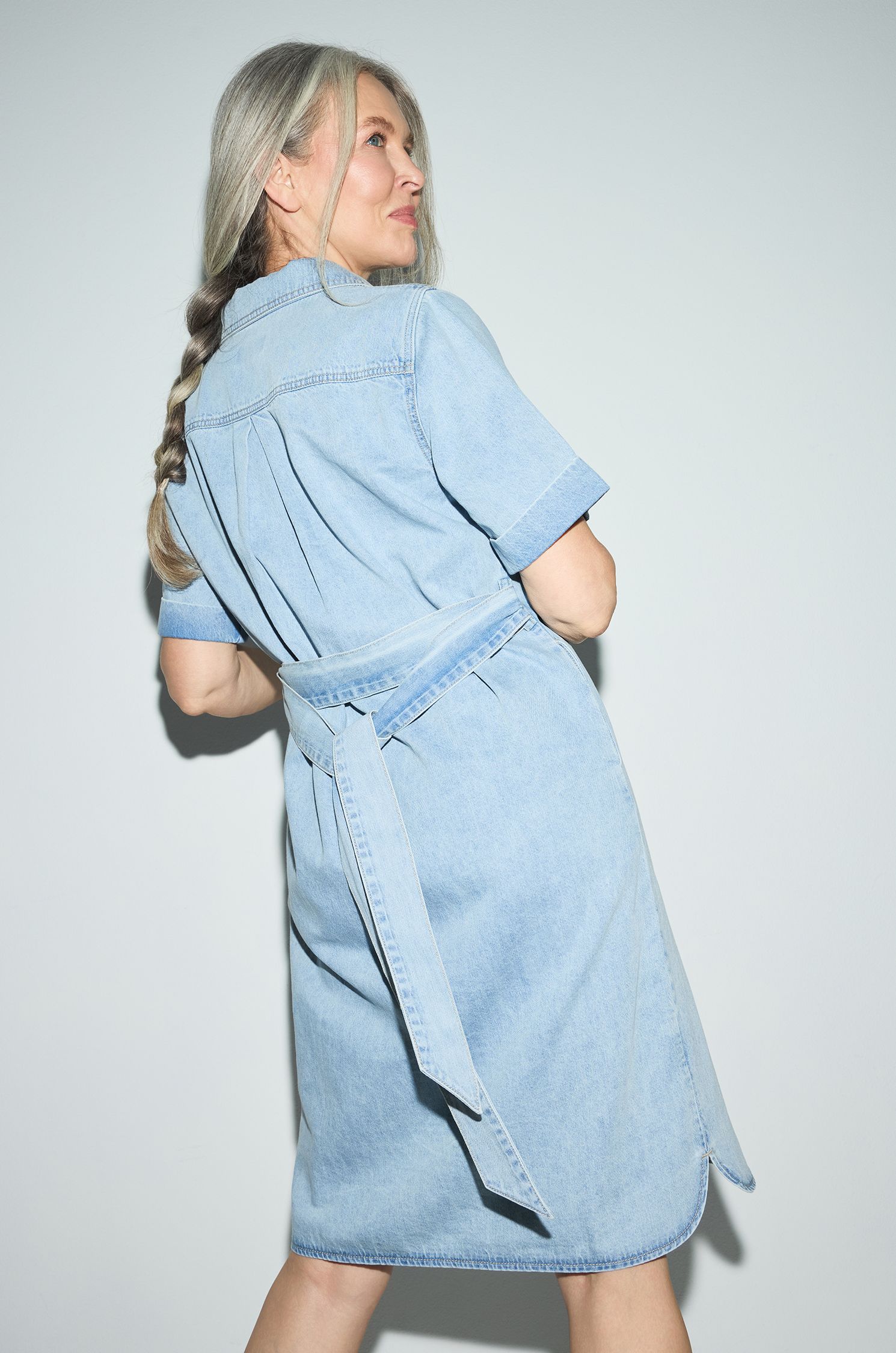 Jeansowa sukienka z paskiem Solar Obraz 2