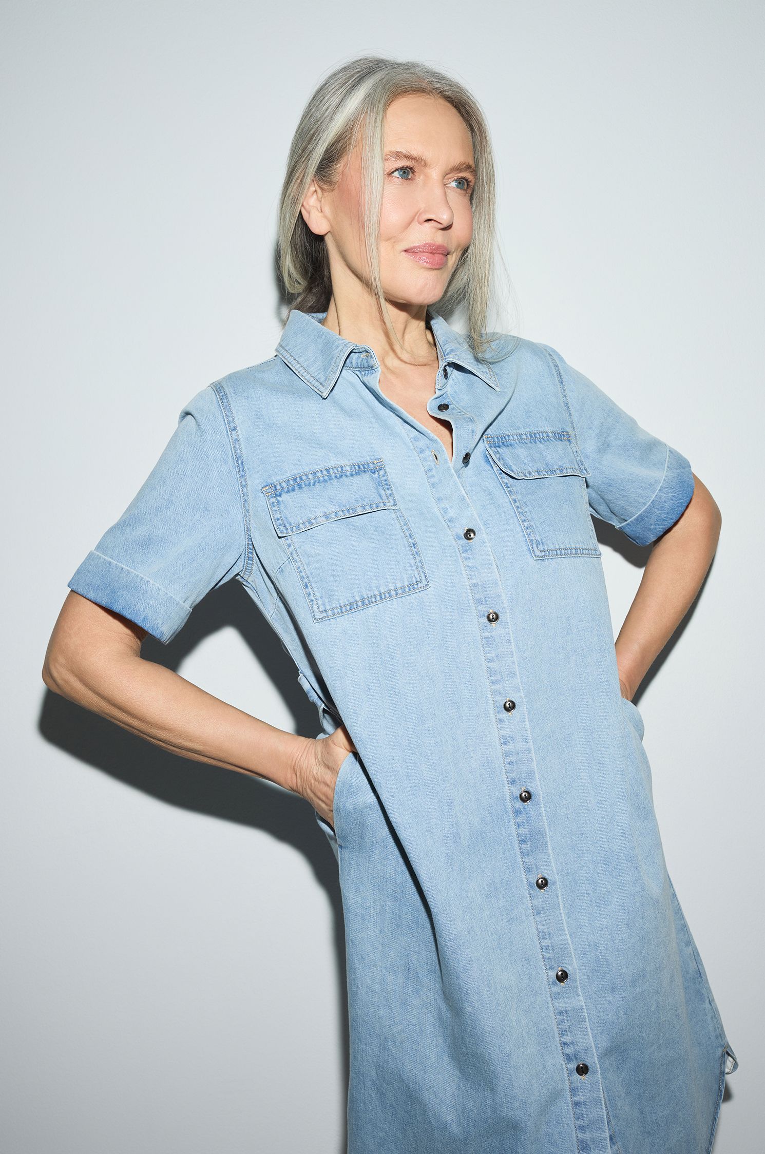 Jeansowa sukienka z paskiem Solar Obraz 3