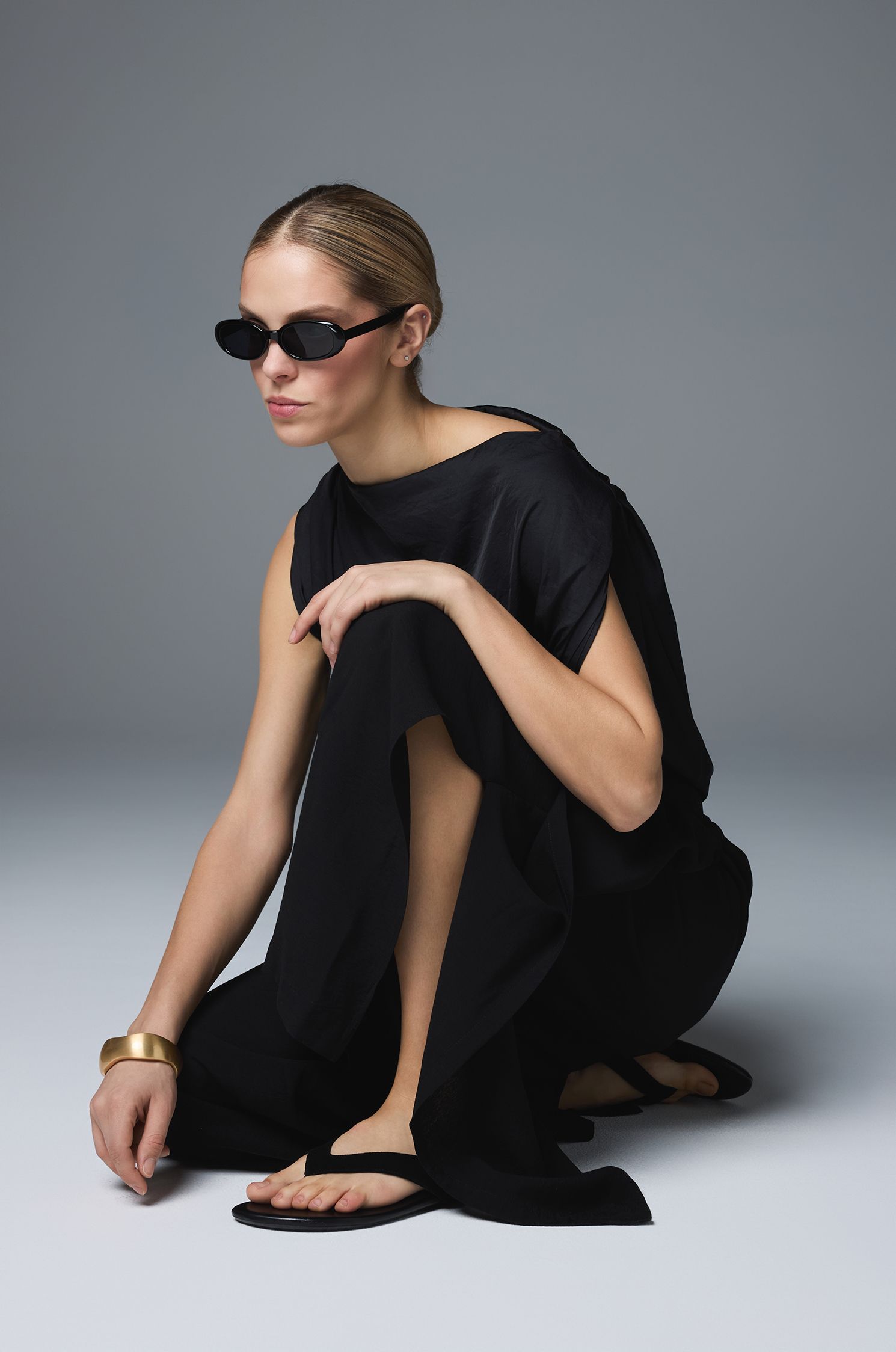 Czarne spodnie z wiązaniem w pasie Solar Obraz 3