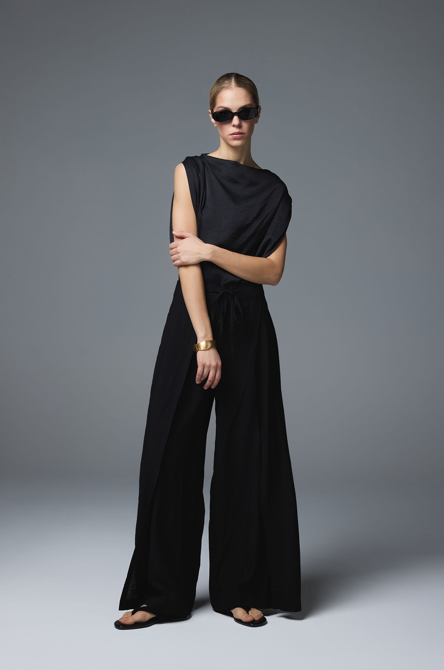 Czarne spodnie z wiązaniem w pasie Solar Obraz 1