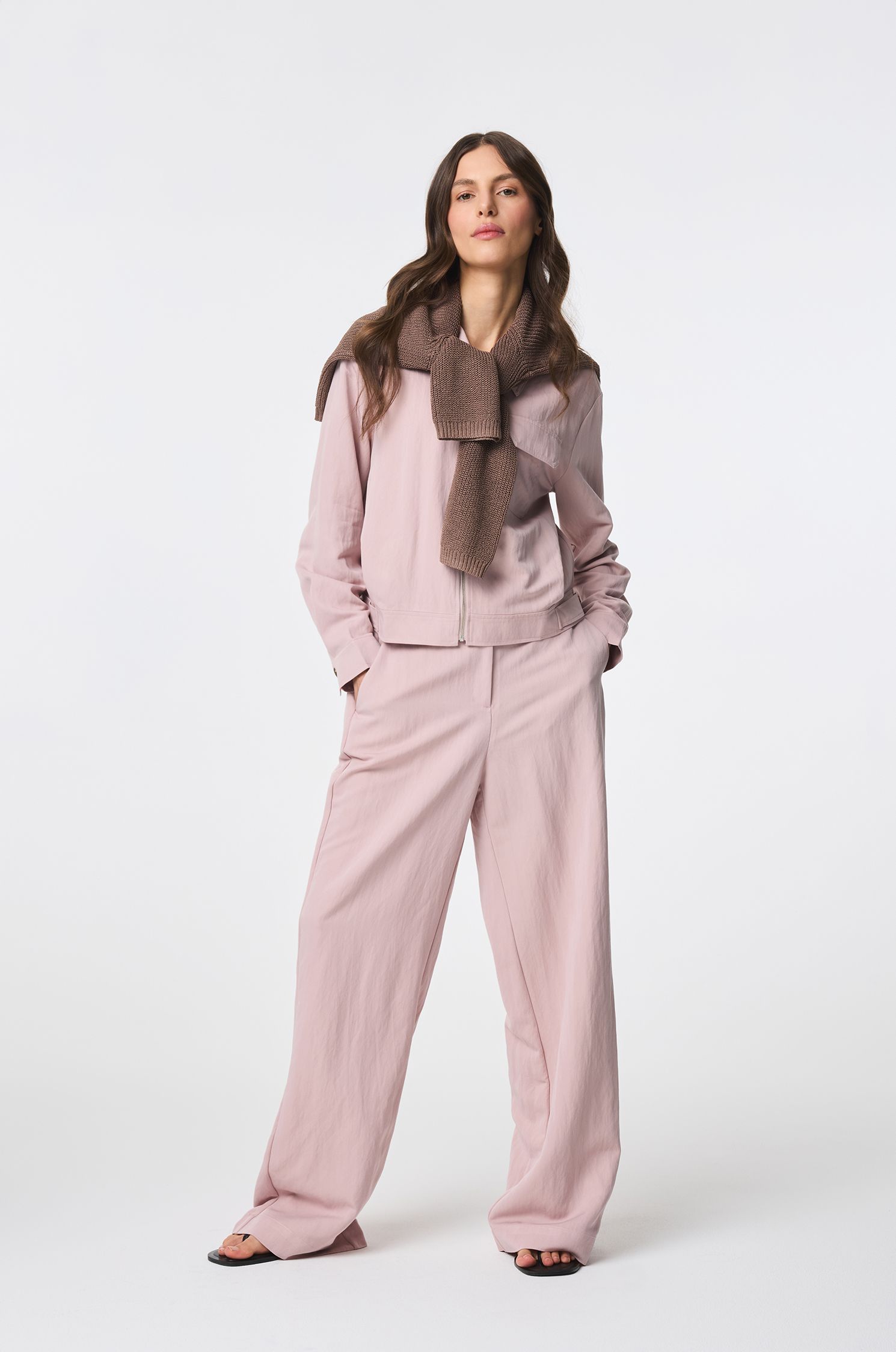 Jasnoróżowe spodnie z szeroką nogawką Solar Obraz 1