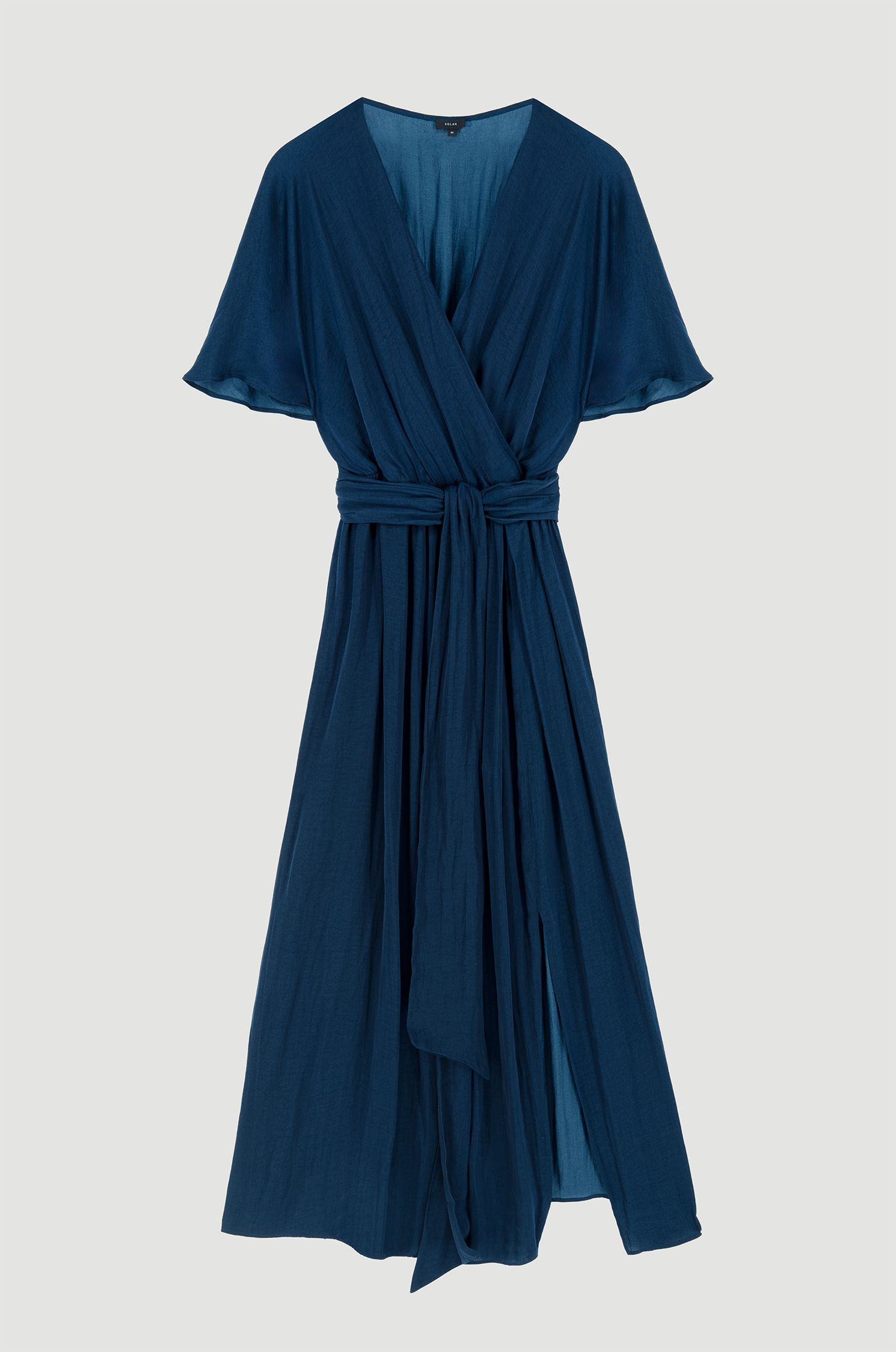 Granatowa sukienka midi z paskiem Solar Obraz 4