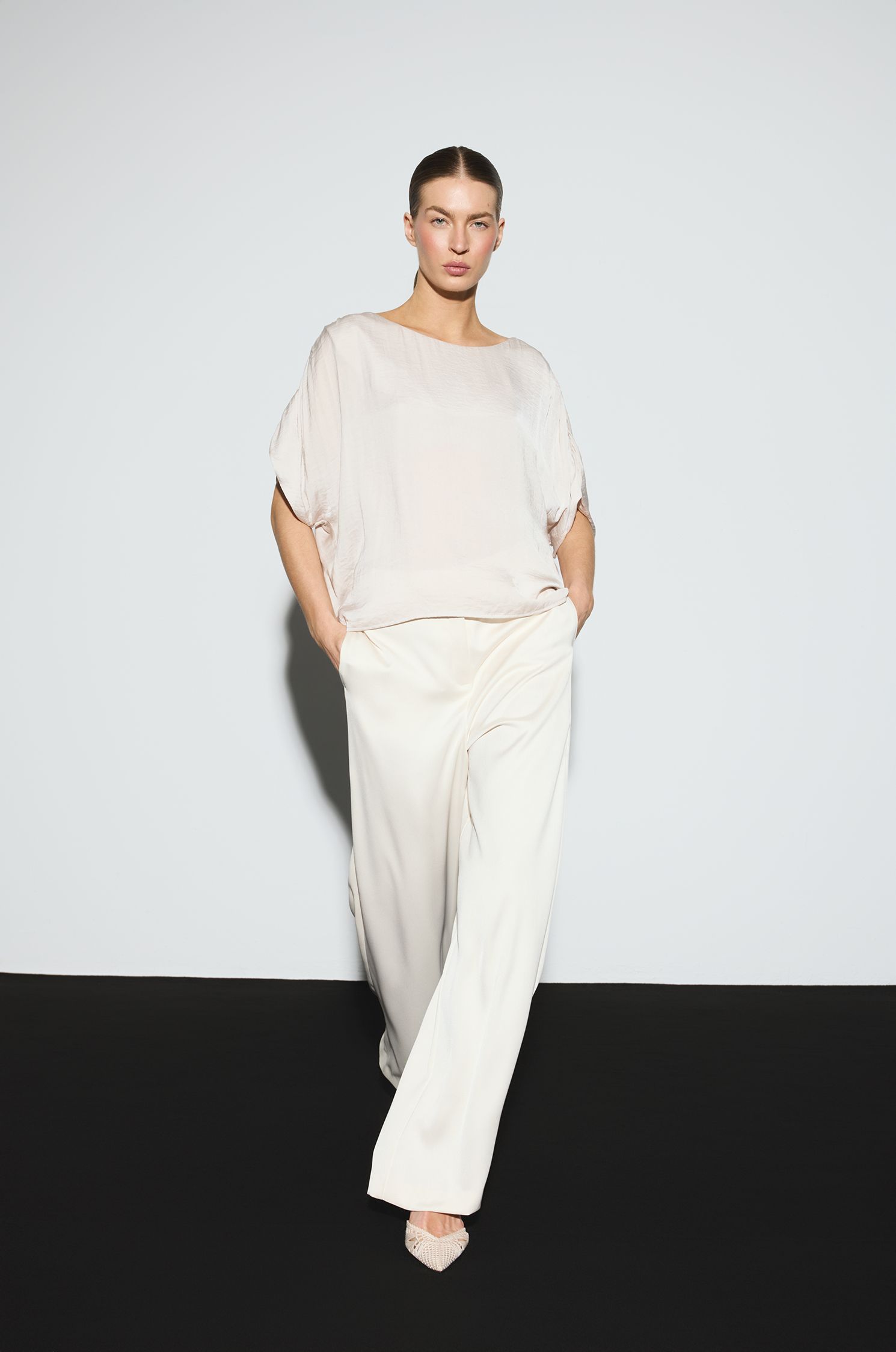 Satynowa bluzka z krótkim rękawem Solar Obraz 3