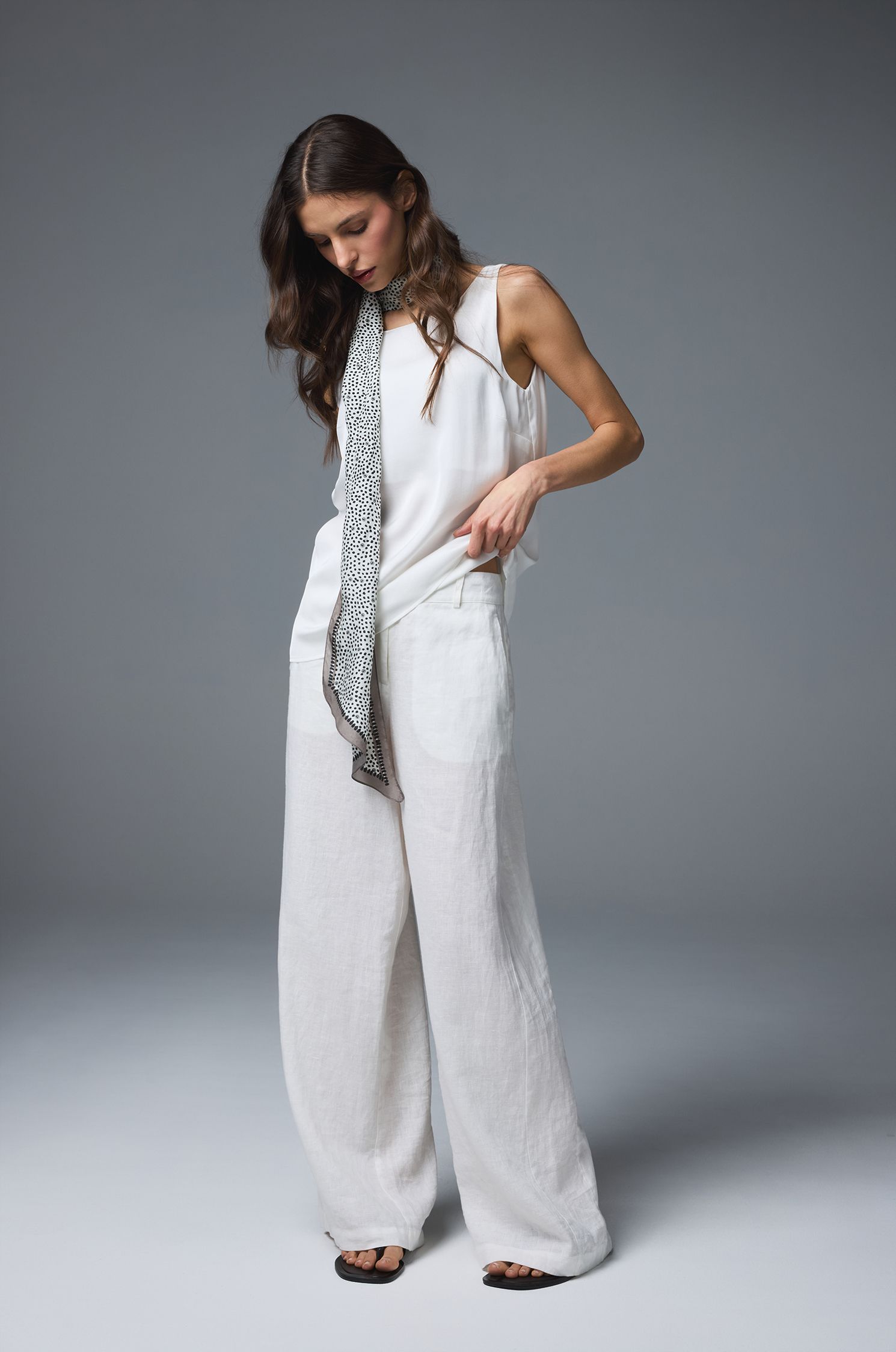 Biały wiskozowy top Solar Obraz 1