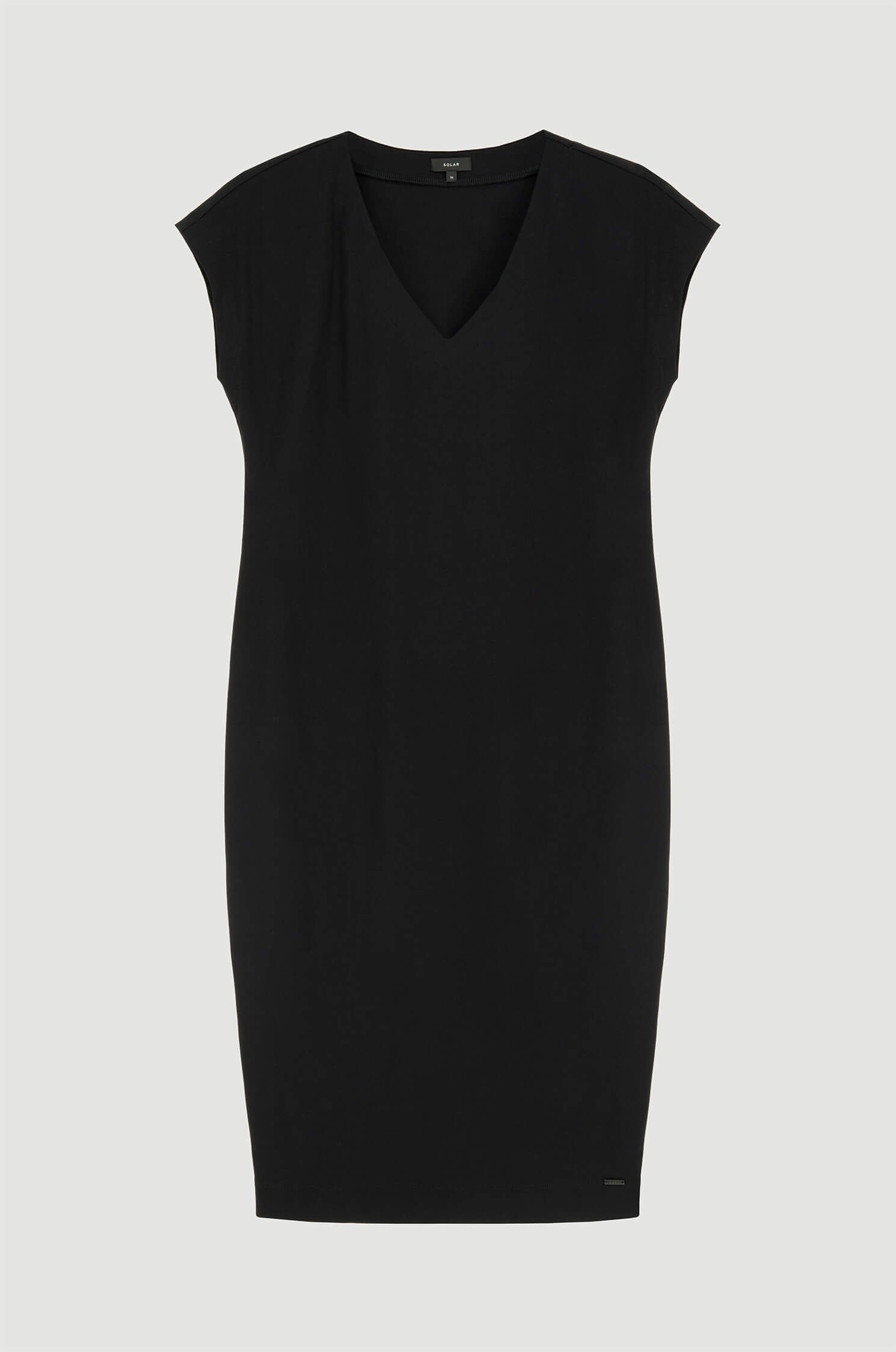 Czarna dopasowana sukienka Solar Obraz 4