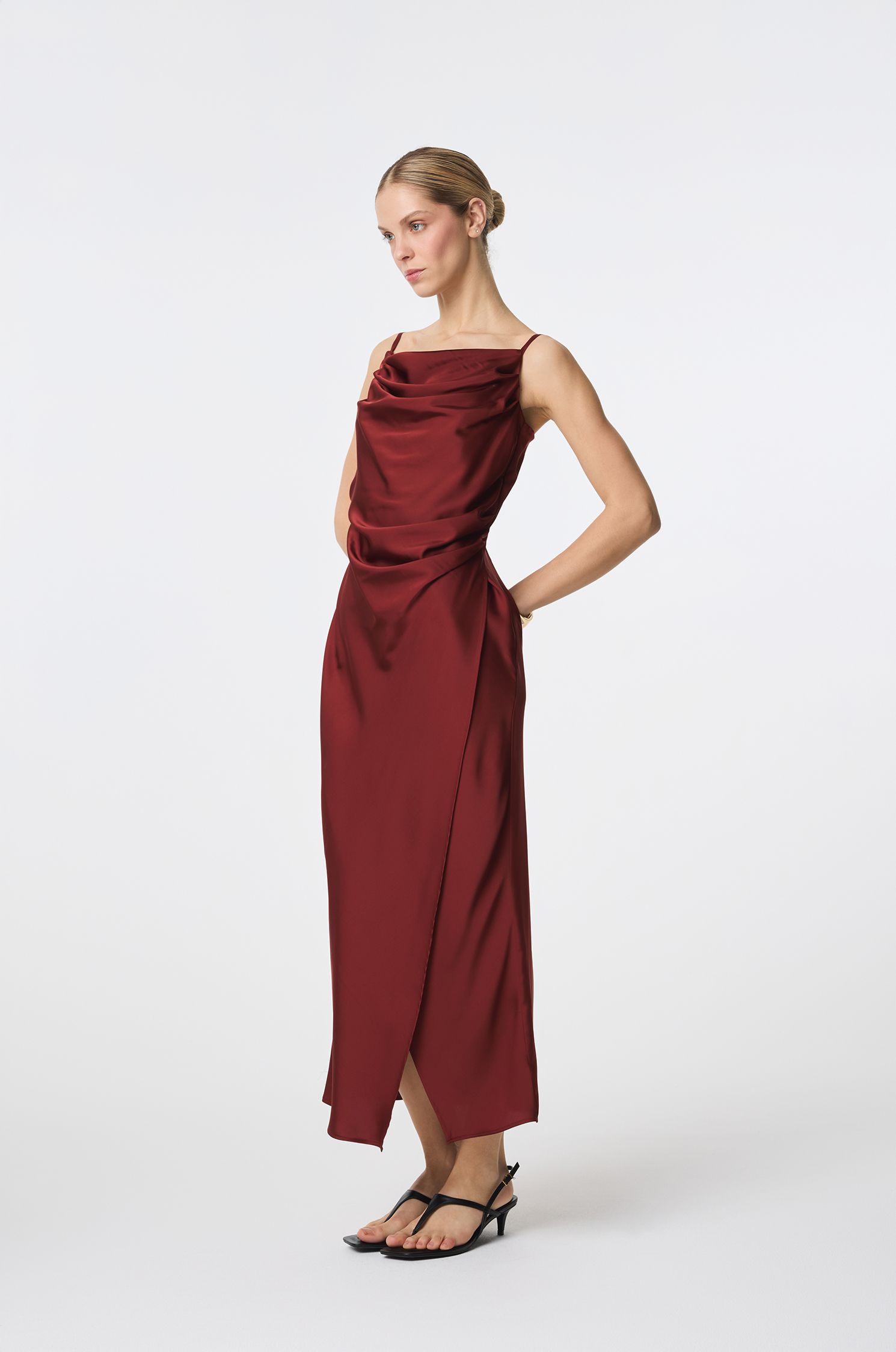 Drapowana sukienka z satynowej tkaniny Solar Obraz 3