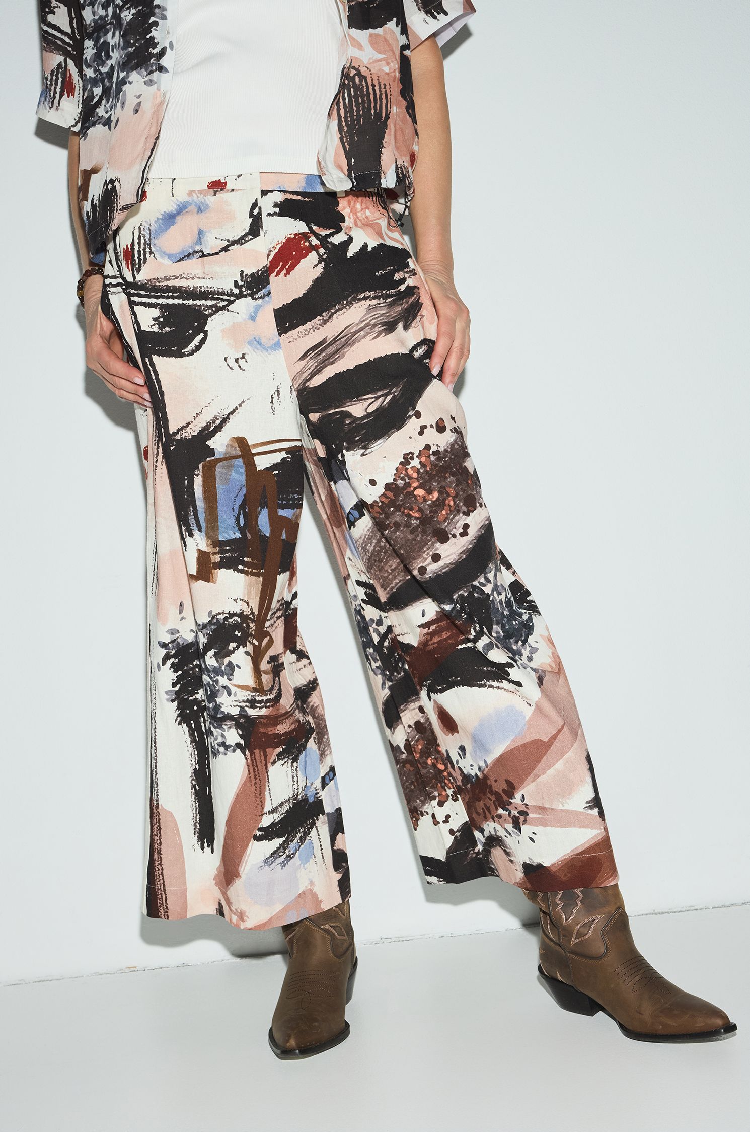 Spodnie z lnu i wiskozy z autorskim printem Solar Obraz 2