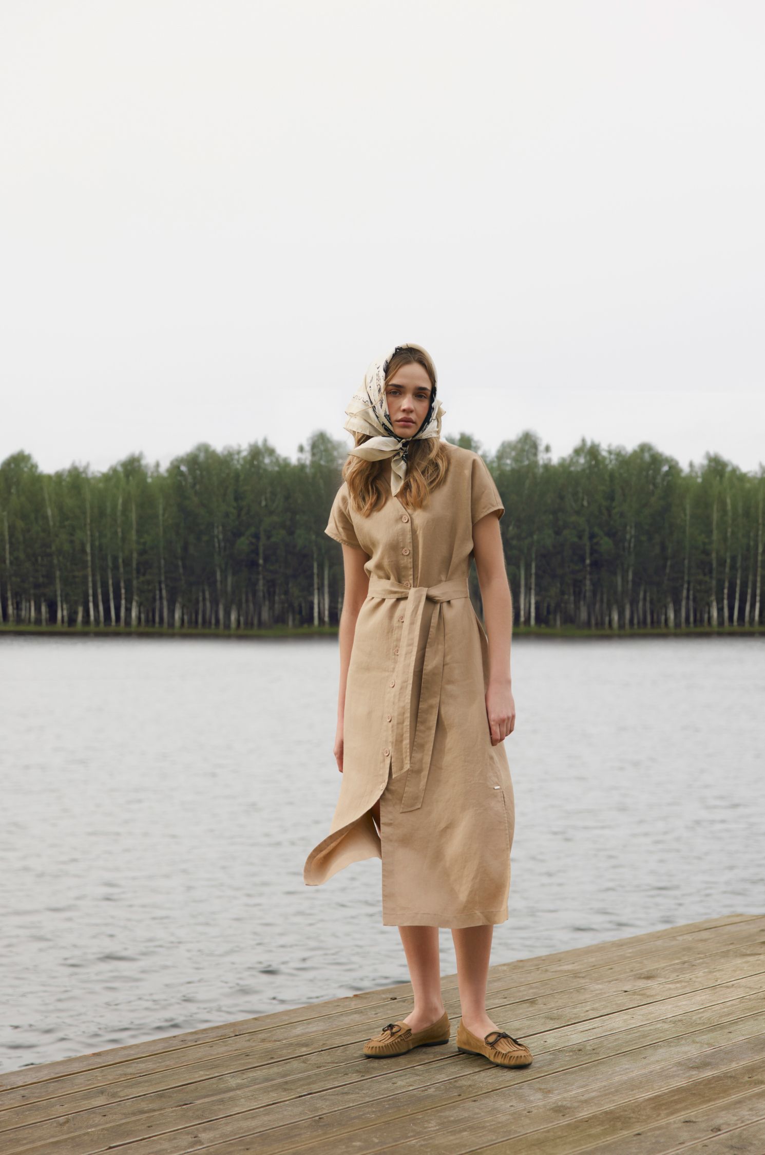 Lniana sukienka midi z paskiem Solar Obraz 2