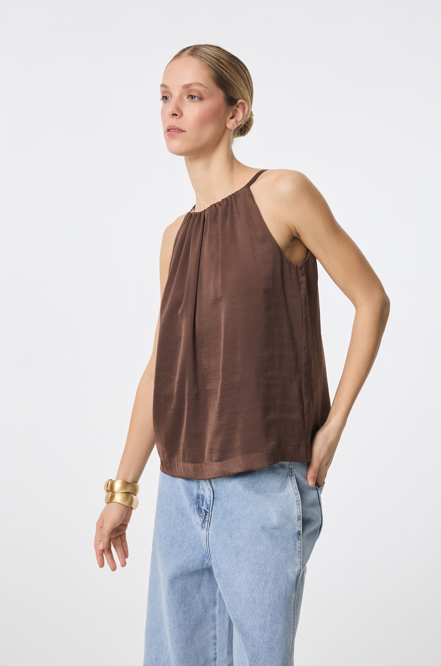 Brązowy top z dekoltem typu halter Solar Obraz 2