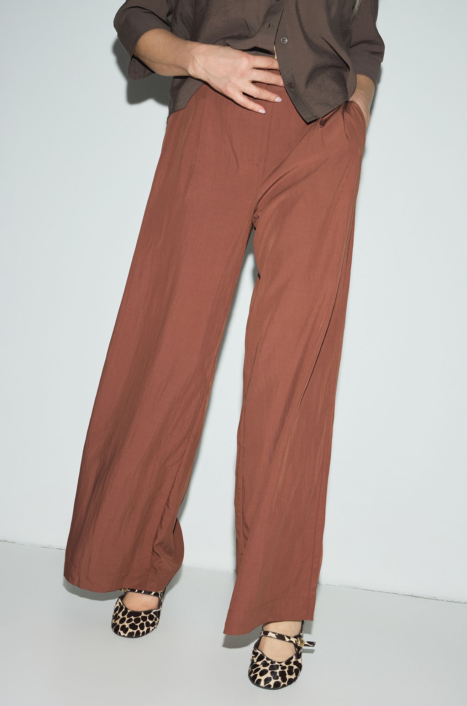 Spodnie w kolorze terakota Solar Obraz 2