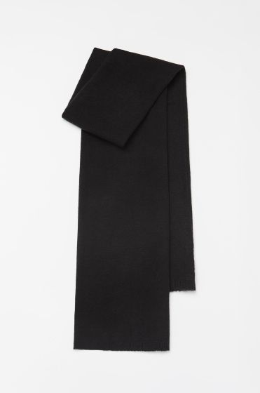 Czarny szal z domieszką wełny