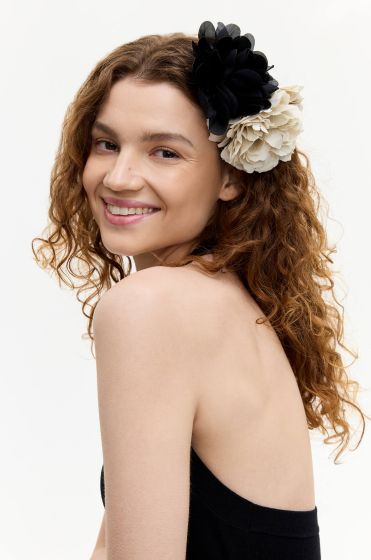 Broszka czarny kwiat