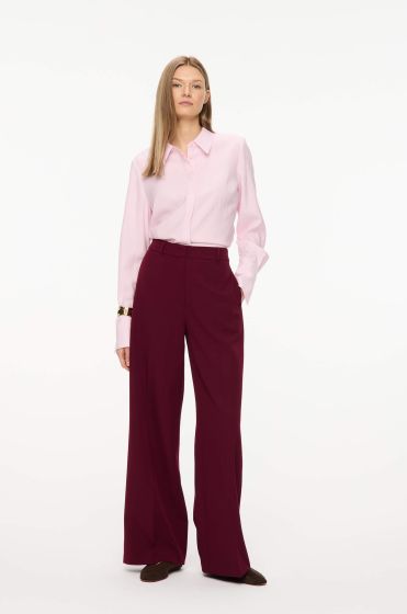 Burgundowe spodnie z szeroką nogawką