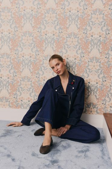 Spodnie z ciemnego jeansu z prostą nogawką