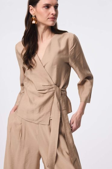 Beżowa koszula z wiązaniem