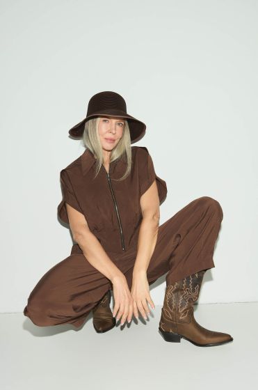 Brązowa bluzka zapinana na zamek