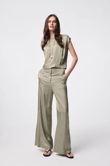 Satynowe spodnie w jasnym odcieniu khaki