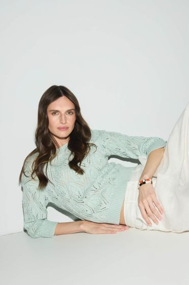 Ażurowy sweter z długim rękawem