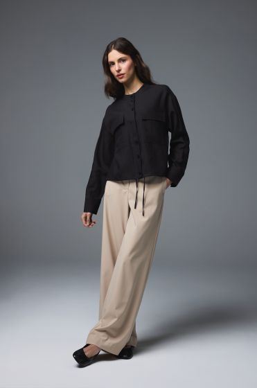 Czarna kurtka ze stójką